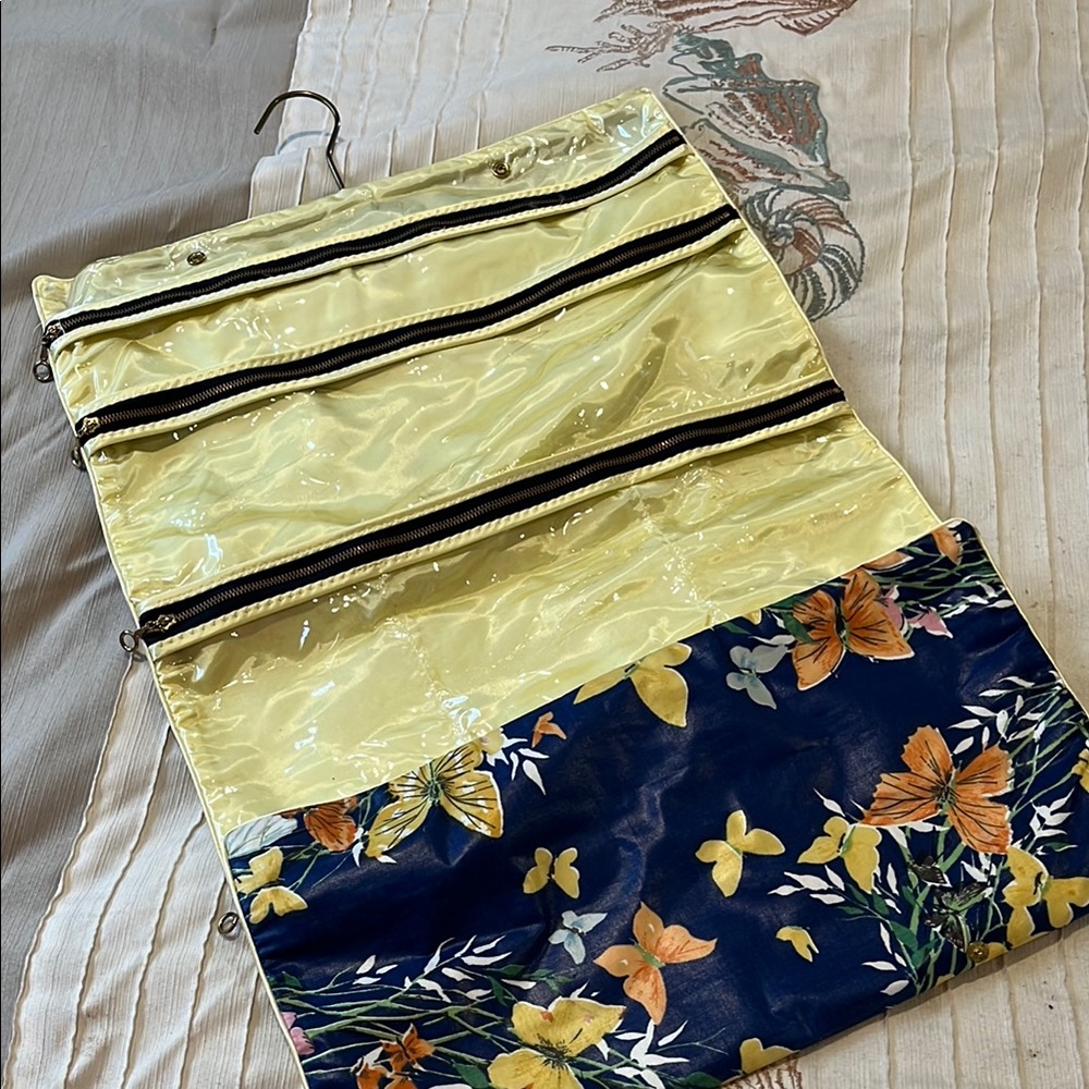 Galante Vintage Floral Hanging Organizer